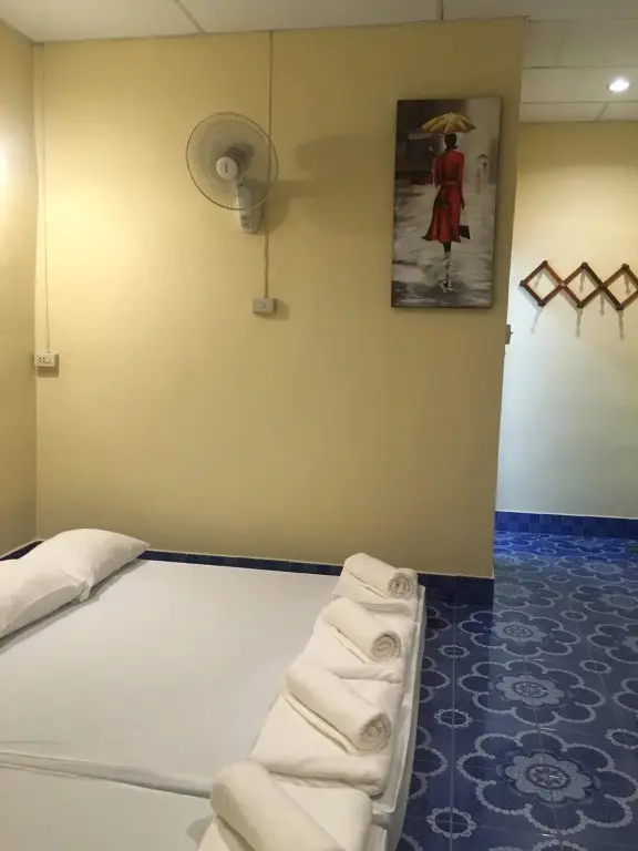 Накхоннайок: North Hotel