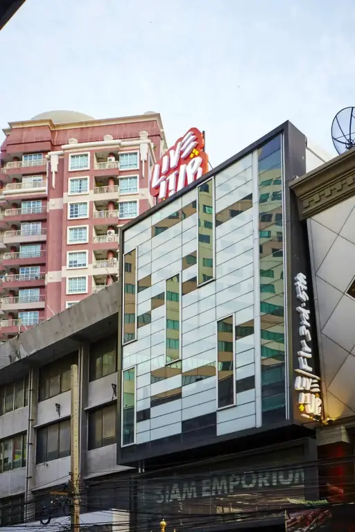 LiveitUp Asok Hostel — фото 1