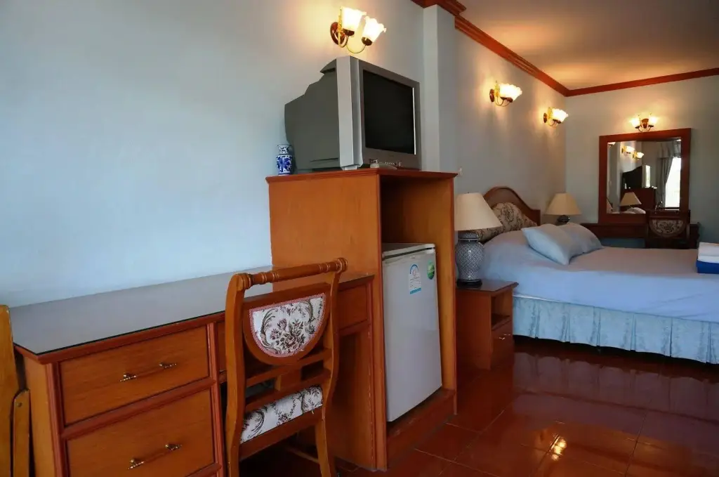 Чаам: Dee-Lek Guesthouse and Restaurant