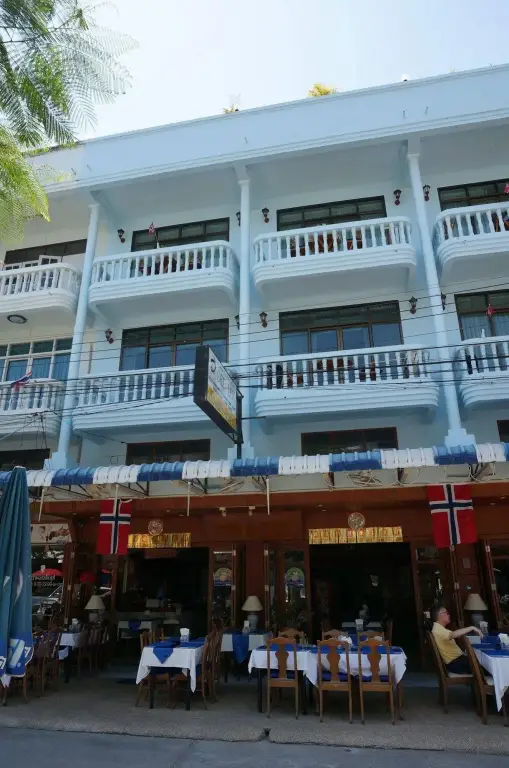 Чаам: Dee-Lek Guesthouse and Restaurant