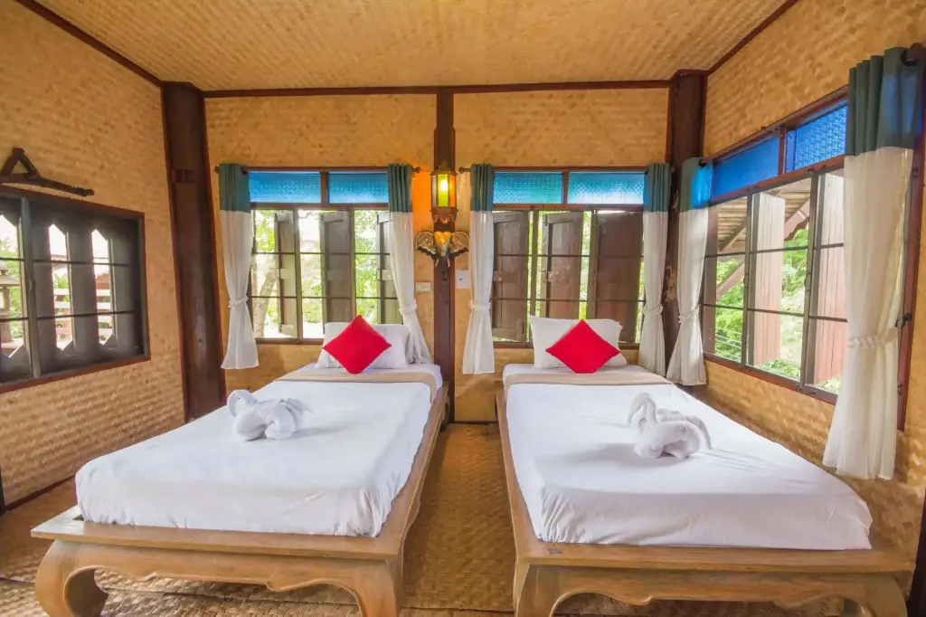 Лампхун: Phu Proud Resort