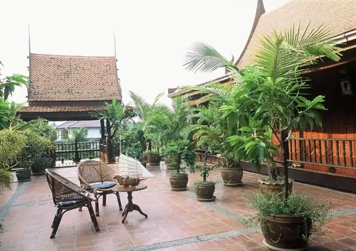 Банг-Яй: Thai House House