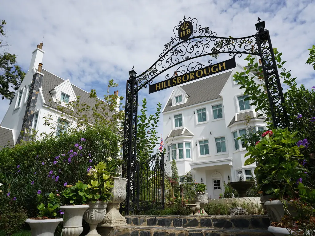 Ханг Донг: Hillsborough The English Country House
