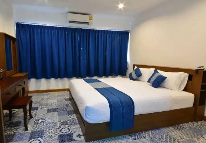 Фрае: The Indigo House Phrae
