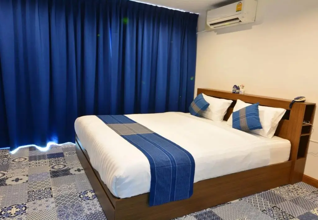 Фрае: The Indigo House Phrae