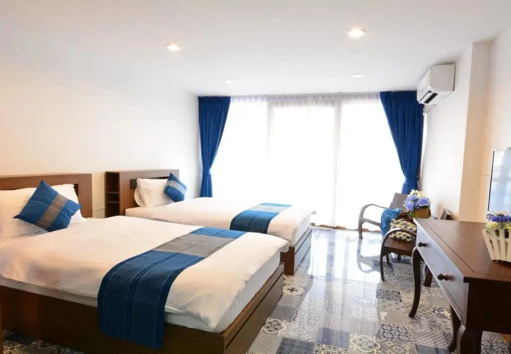 Фрае: The Indigo House Phrae