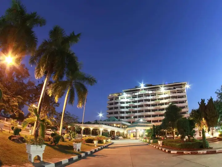 Нонгкхай: Grand Paradise Nongkhai