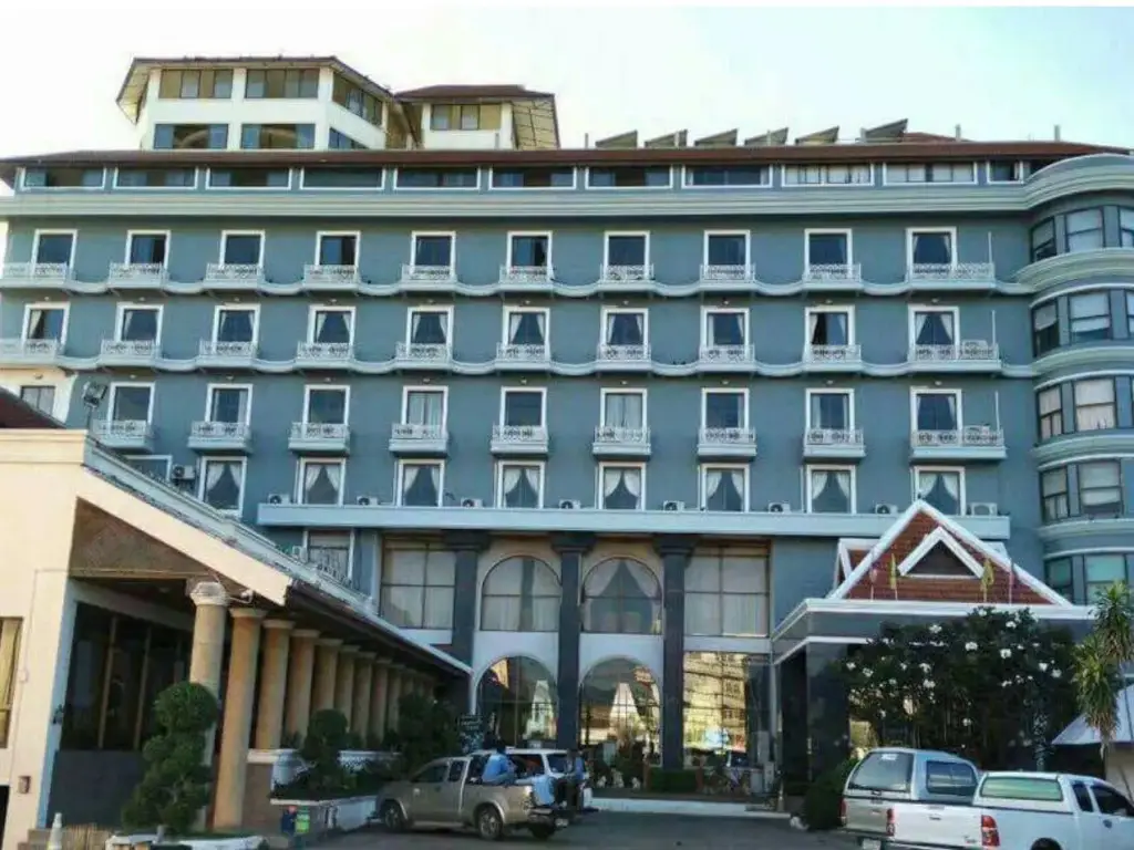 Lom Sak Nattirat Hotel — фото 1