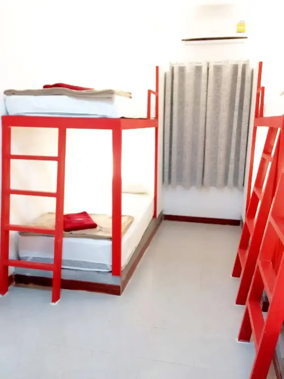 Ланта: Asleep Hostel