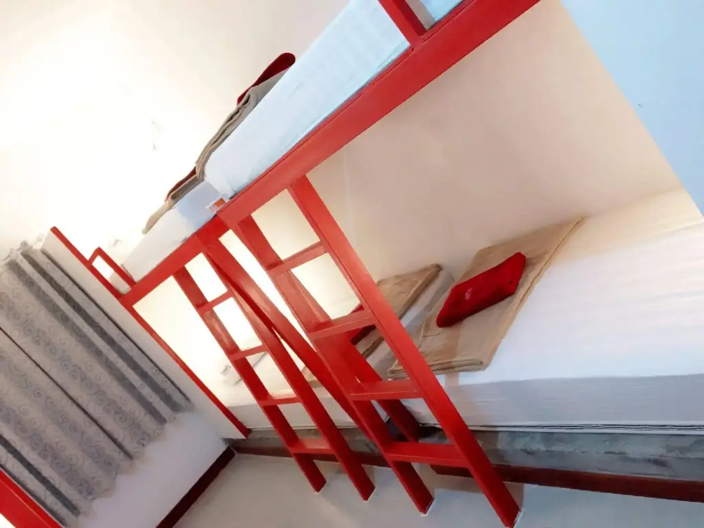 Ланта: Asleep Hostel