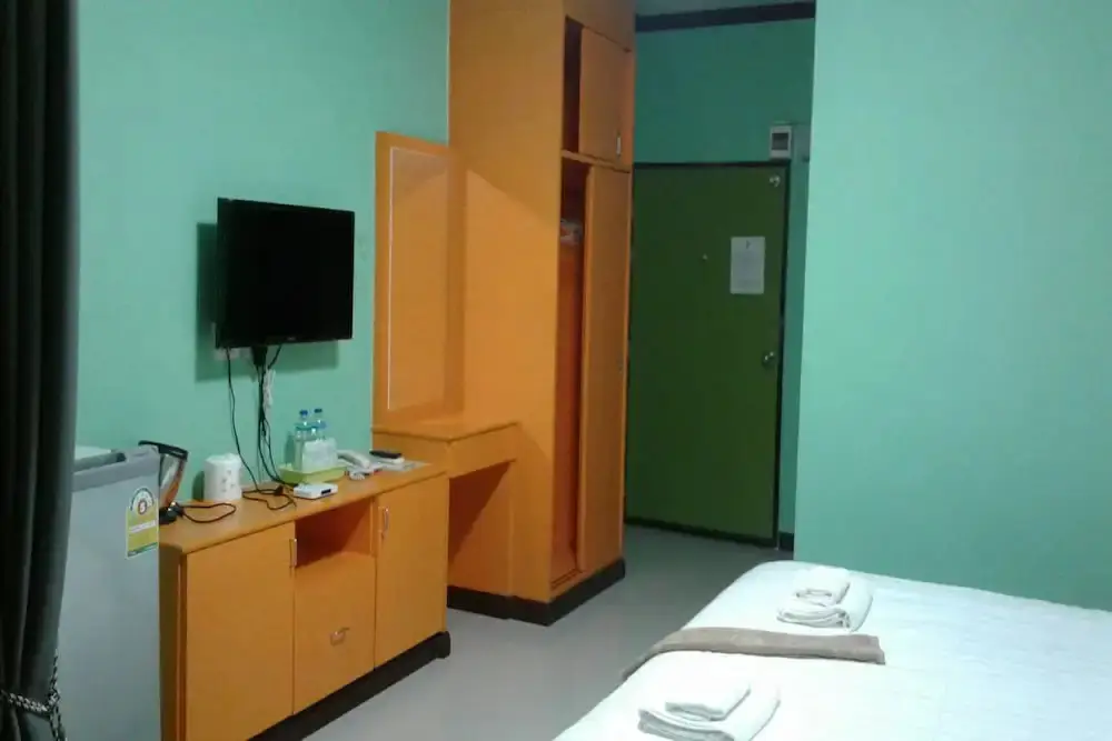Сисакет: The Green Hotel