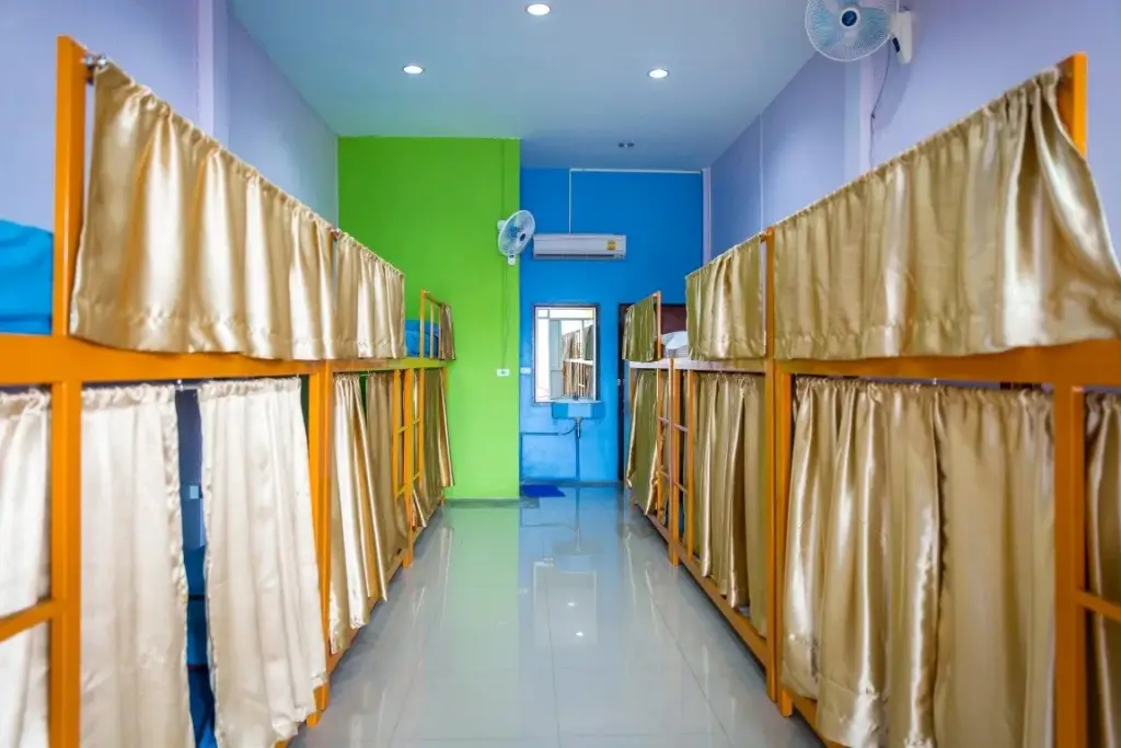 Чумпхон: Railway Hostel - Adults Only