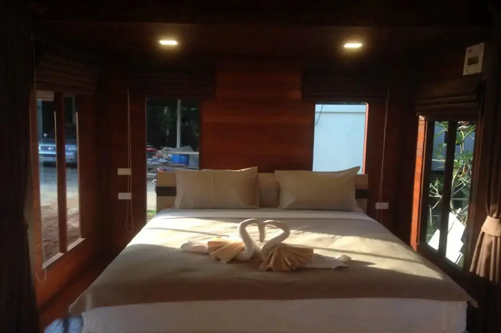 Трат: Check In & Chill Out Laem Sok Pier