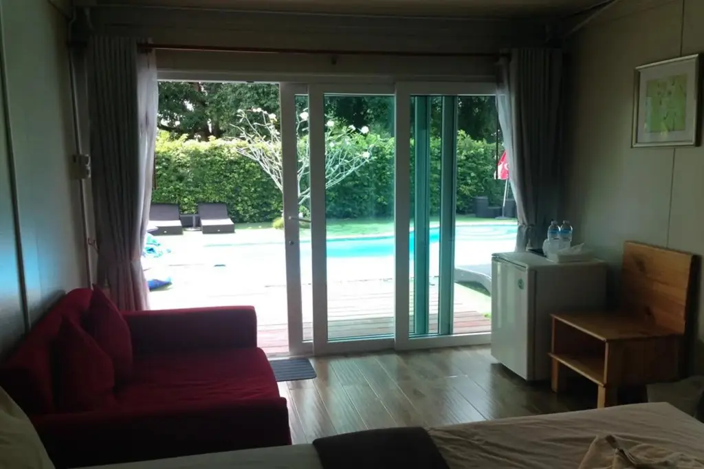 Трат: Check In & Chill Out Laem Sok Pier