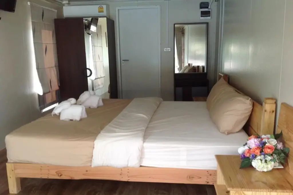 Трат: Check In & Chill Out Laem Sok Pier