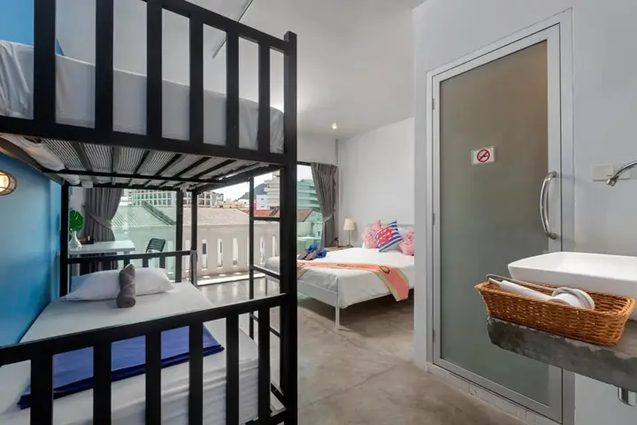 Кату: Hip Hostel