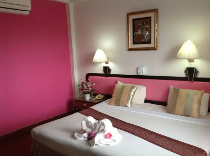 Накхонситхаммарат: Thai Hotel