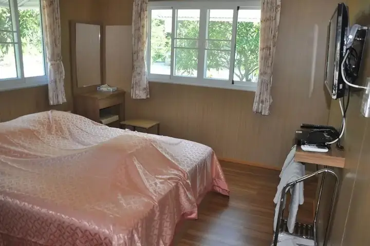 Кханонгпхра: Isseries Corner