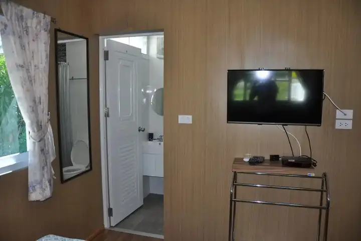 Кханонгпхра: Isseries Corner