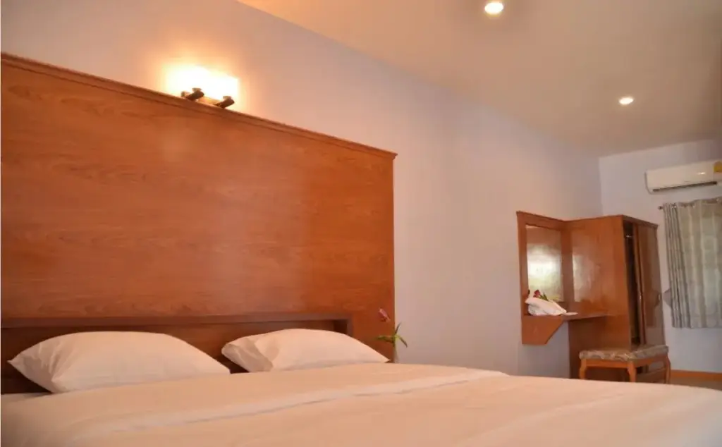 Пха Йу Ха Кхи Ри: Chao Phraya Home