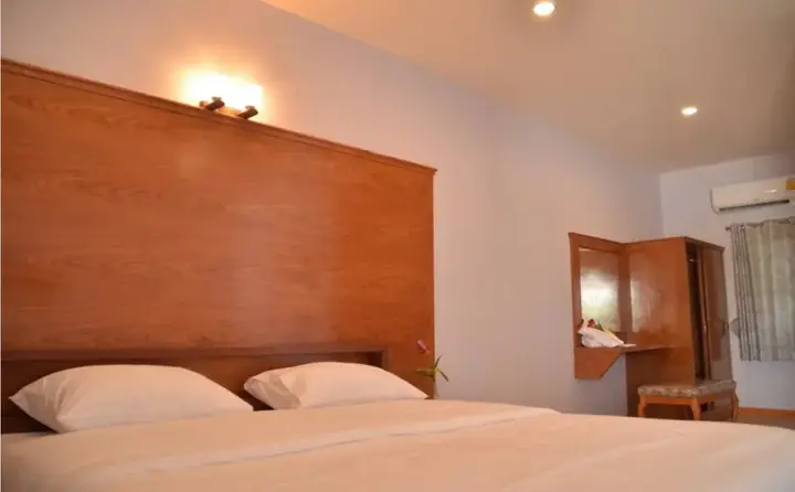 Пха Йу Ха Кхи Ри: Chao Phraya Home