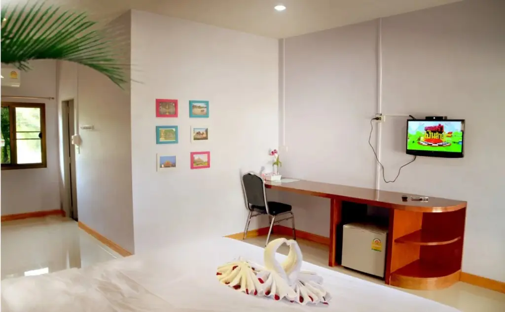 Пха Йу Ха Кхи Ри: Chao Phraya Home