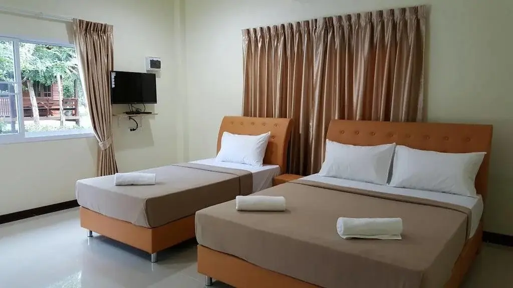 Нонг Нам Дэнг: Petch Jed Sao Noi Resort