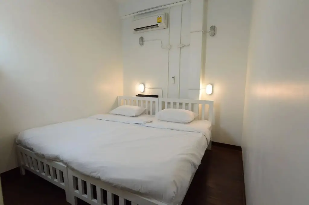 Бангкок: Lit Up Hostel & Gallery