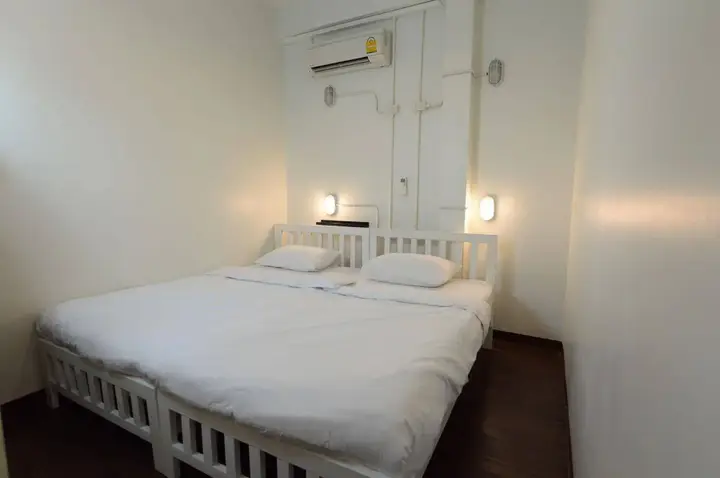 Бангкок: Lit Up Hostel & Gallery