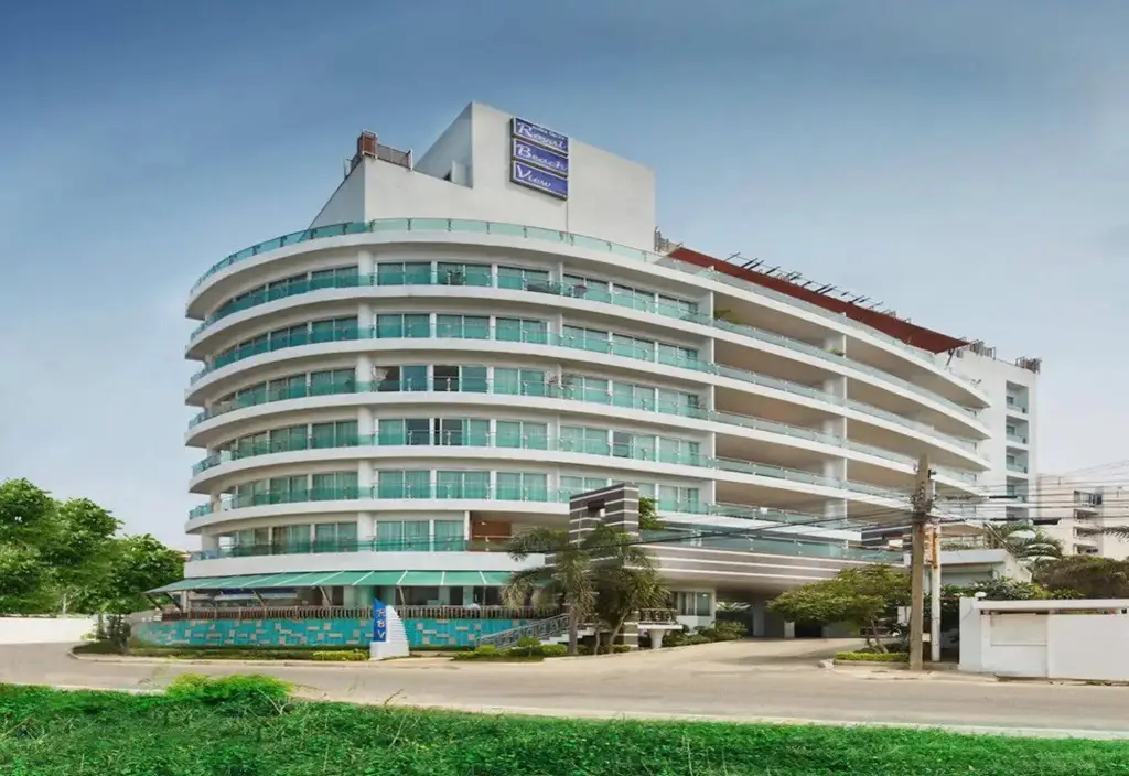 Royal Beach View Suites — фото 1
