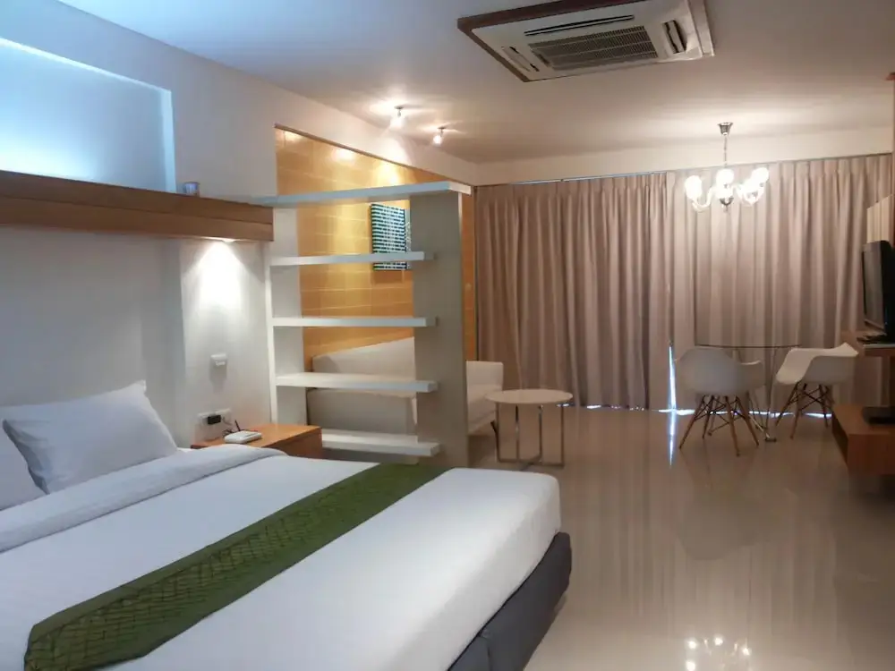 Кату: The Green Golf Residence Condominium
