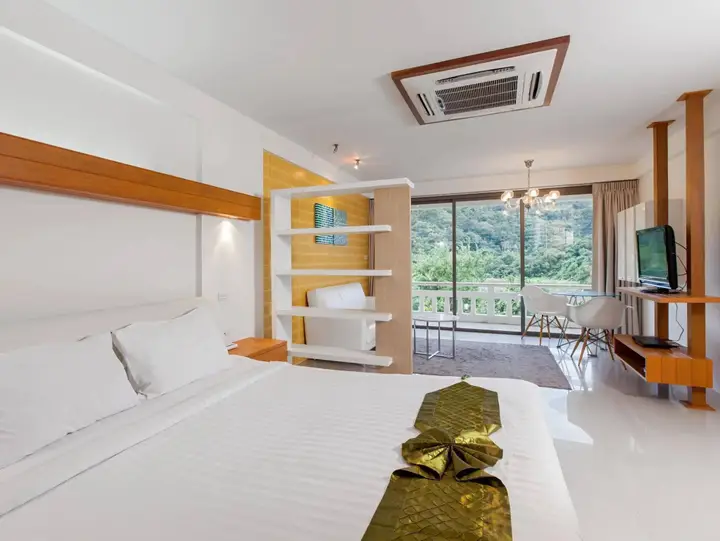 Кату: The Green Golf Residence Condominium