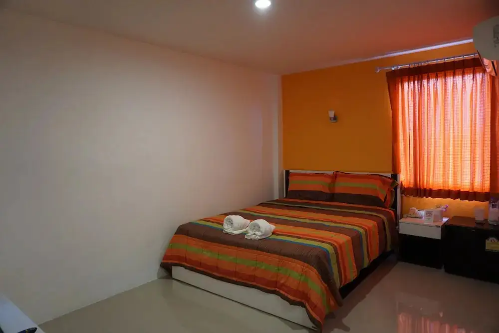 Накхонситхаммарат: Boss House Hotel