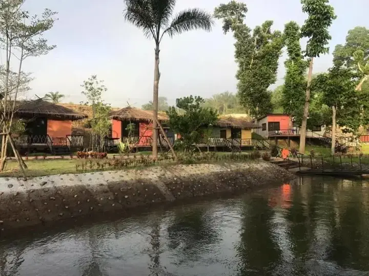 Тгонг-Фа-Фум: The Raft Land Resort