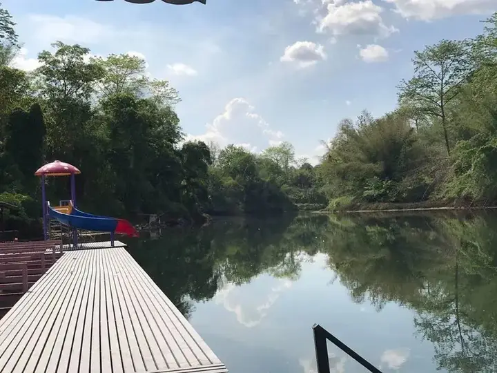 Тгонг-Фа-Фум: The Raft Land Resort