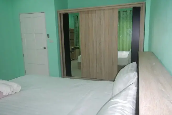 Районг: Pat's Hideaway