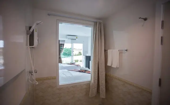 Так: White House Hotel
