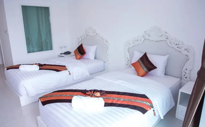 Так: White House Hotel