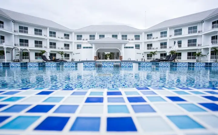 Так: White House Hotel
