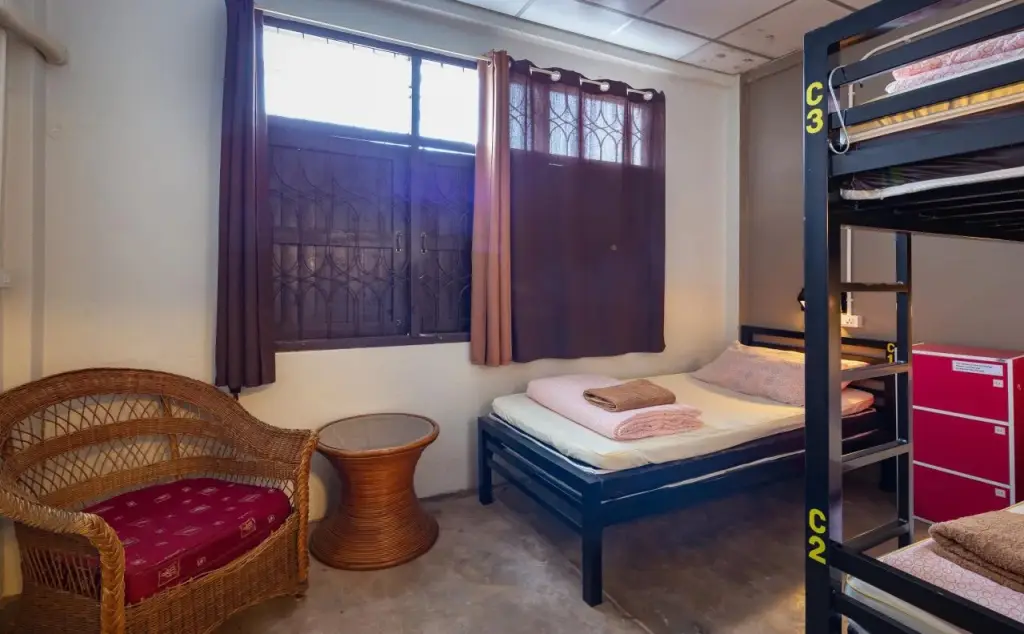 Сураттхани: Toby's Hostel