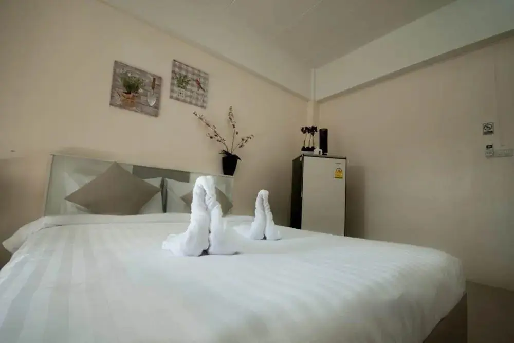Патхумтхани: Usana Apartment