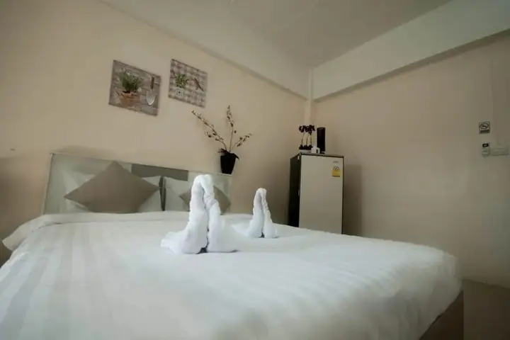 Патхумтхани: Usana Apartment