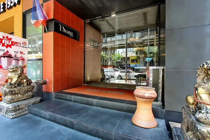 Бангкок: Ballys Studio Suite Silom