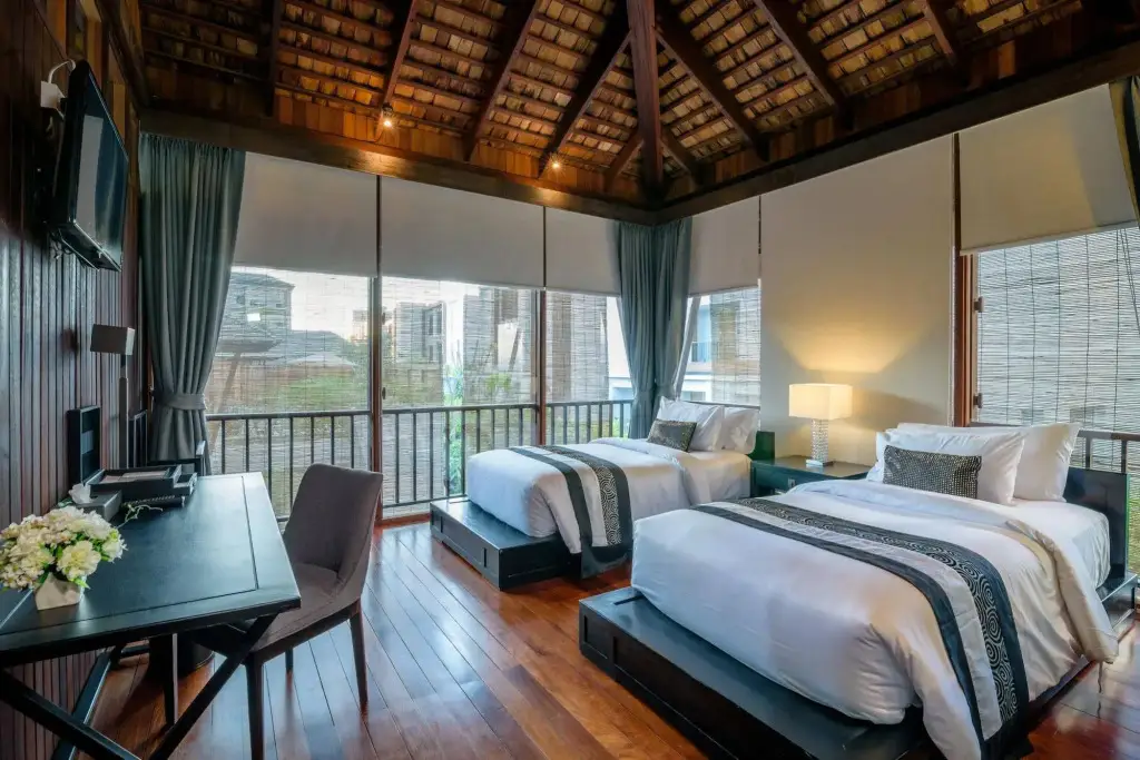 Чаам: The Palayana Hua Hin