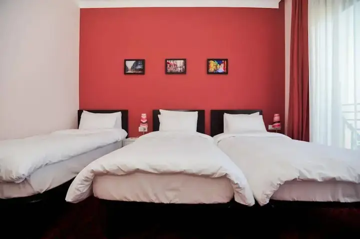 Батуми: Piazza Four Colours