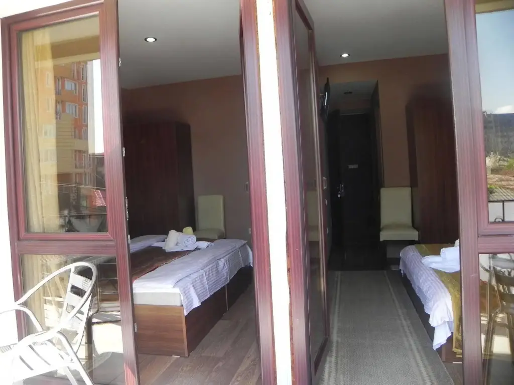 Батуми: Hotel Leon