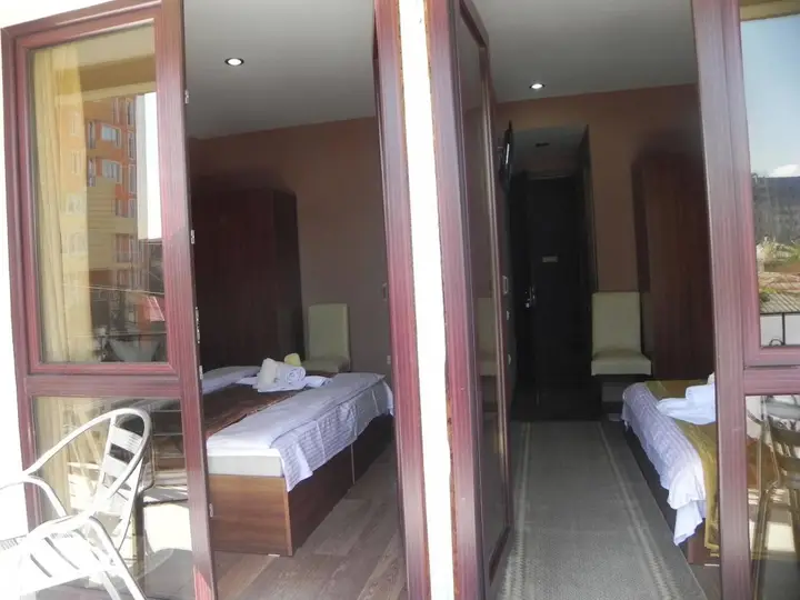 Батуми: Hotel Leon