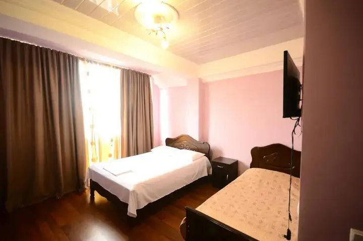 Батуми: Hotel Peria