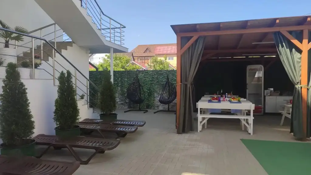 Вардане: Гостевой Дом Айсберг