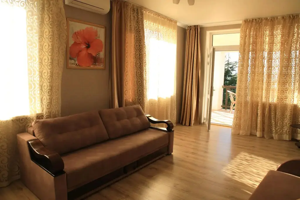 Севастополь: Яркий берег
